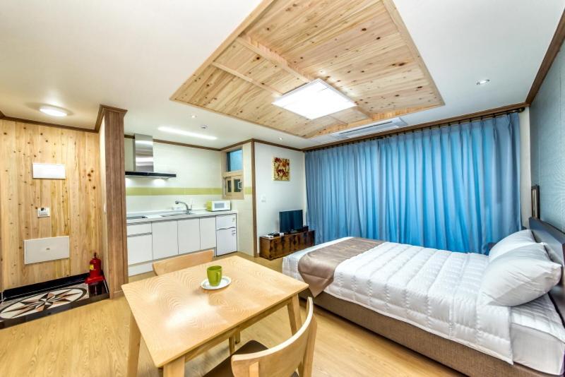 Sea And Wave Guest House Seogwipo Exterior photo